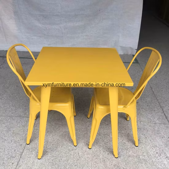 Banqueta empilhável de metal Marais com pintura a pó